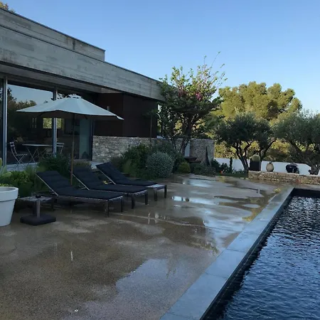 Mas Contemporain Villa *