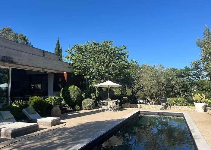 Mas Contemporain Villa *